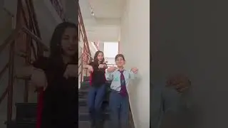 piche dekho😅#trendingshorts#viralvideo#youtubeshorts#dancingbesties#dancingsongs#groovewithus#viral
