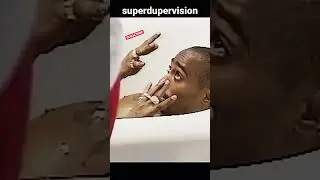 Тупак делает культовые фотографии в золотой ванне #tupac #2pac #tupacshakur #icon #shorts