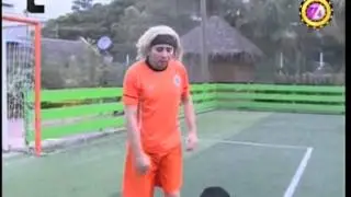 TVC El Cuarto de Luis- Julián de León le enseña  jugar fútbol y a celebrar un gol