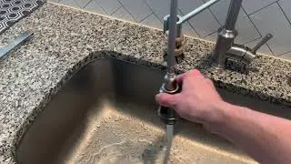 ruiling Spring Single-Handle Pull-Down Sprayer Kitchen Faucet with 2 Spray Mode