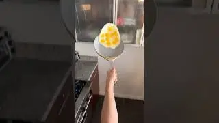 Perfectly smooth egg flip #egg #eggs #food #oddlysatisfying