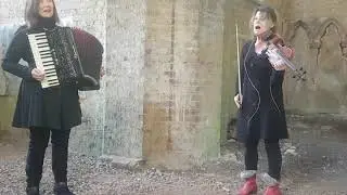 Bow & Bellows (Sally Davies & Martina Schwarz)
