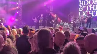 Peter Hook & The Light - Love Will Tear Us Apart