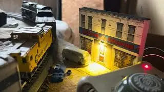 Bachmann Pere Marquette 1225 featuring a PTFDesigns building flat (for @PghTrainFanatic)