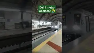 Accident hote hote Bach Gaya ...In Delhi metro...#shorts #trending #viral #delhi