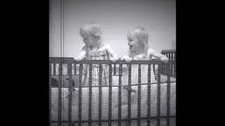 ONE YEAR OLD TWINS JUMPING IN THE BED | CUTE BABIES #shorts