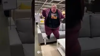 Она хочет фрикадельки из ИКЕА! #ikea #фрикадельки