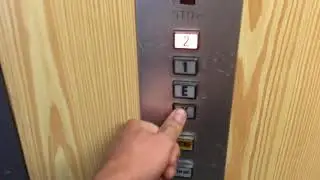 Slow 1982 Hollaus Hydraulic Elevator in Innsbruck, Austria