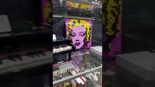 Марио попытался убежать из музея Лего?
