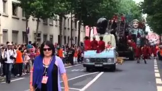 Arriv&eacute;e applaudie de Jean Luc Courcoult place de la R&eacute;publi