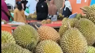 Demak Laut, fruit, vegetables and seafood market 