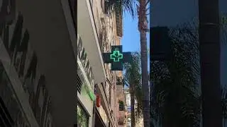 Rave pharmacy sign in France 🇫🇷⚕️