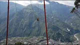 Hoch hinaus: Schauriges Schaukeln in Ba&ntilde;os