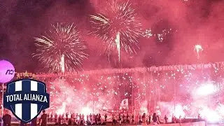 [HD] Espectacular Recibimiento de ALIANZA LIMA en la Noche Blanquiazul 2015