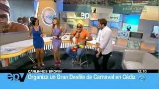 Sandra Daviu y Roberto Leal bailando al son de Carlinhos Brown en Espejo Público