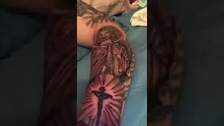 What a infected tattoo looks like red and swollen