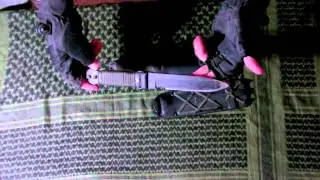 Tactical throwing knives