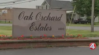 Residents of Oak Orchard Estates in Albion voice concerns over rotting trees