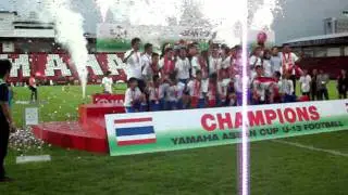 Confetti Blaster-pyro25sec. CO2 รับถ้วยYAMAHA ASEAN CUP U-13 FOOTBALL