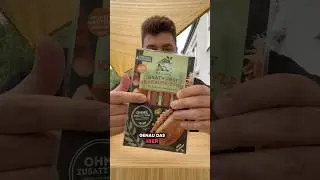 Was macht ein Veganer am Bratwurststand? Er probiert die vegane Bratwurst im Krakauer Style.