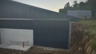4 bay slatted shed with straw lie back