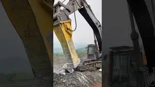 This Rock Breaker Is Crazy Strong! powerful crusher! #shorts  #excavator #rockbreaker