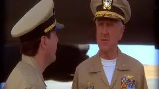 Hot Shots! Deutsch - Admiral Benson  f&auml;llt aus dem Flugzeug