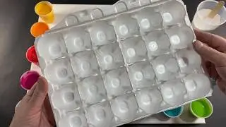 Acrylic Pouring: Cloudy Style Drop Pour using an Egg Carton- Unique Fluid Art