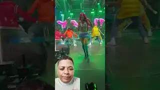 Mami Kim en primera plana apoyando su hermana #yailinlamasviral en la gran Arena del Cibao