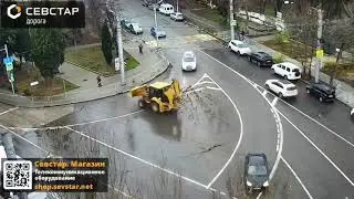 Трактор едва не сбил ребенка Севастополь