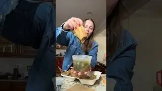 Пробую новый местный магазинчик, где продают бань ми и фо.