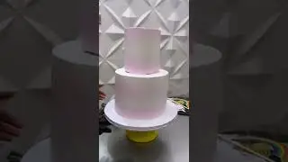 How to stack a 2 tiered whipped cream cake #cakedesign #cakedecorating