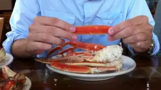 How to crack crab legs by hand