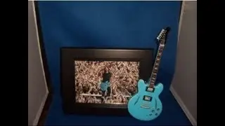 Miniature Dave Grohl Guitar unboxing!!!