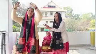 Beautiful dance and pahadi geet 🙏 must watch ⚡❤🧿 #bhajankirtan #dance #pahadisong #pahadiculture 