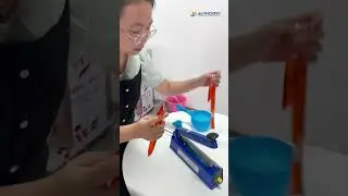 Manual sealing machine for ice pops