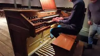 First time trying to play an organ (bit of Davy Jones)