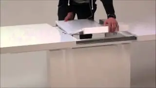 Ausziehfunktion f&uuml;r einen Esstisch in Hochglanz Wei&szlig;