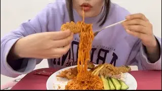 Delicious ASMR eating 😋🔥|Smoky Chicken 🍗 FRIED CHICKEN 🍗 2x Spicy Ramen 🍜