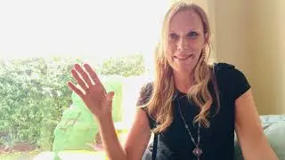 Calm & safe place : butterfly hug