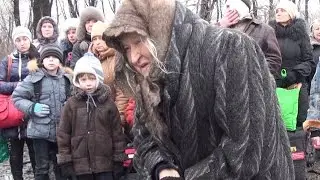 The militiamen help Uglegorsk residents  to escape from town under AFU fire