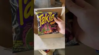 Packing your Japanese Candy Box order #exoticsnacks #exoticdrinks #snackbox #bussinsnack #asiansnack