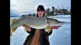 Ice Fishing for BIGGG Northern Pike in Wisconsin- TIPUP!!!!!