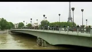 Paris floods  Inside Louvre as precious artworks moved