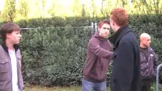 Lukas macht die Tür