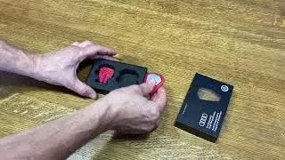 Оригинальный ароматизатор воздуха Audi Singleframe Red/Silver - красный средиземноморский 80A087009A