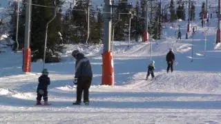 Mikael &aring;ker knapplift.
