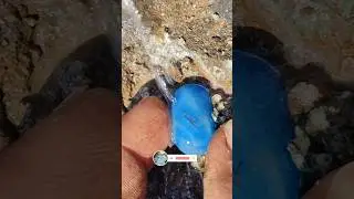 Bay Diamond Hunter Finds Blue Aquamarine Formed Agate 💎 Rare Gemstone Mining!