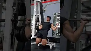 How to perform Sissy Squats 😮 #bodybuilding