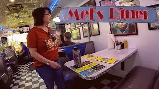 Mel&rsquo;s Diner - Pigeon Forge - Eating Chubby Checker Cheeseburgers